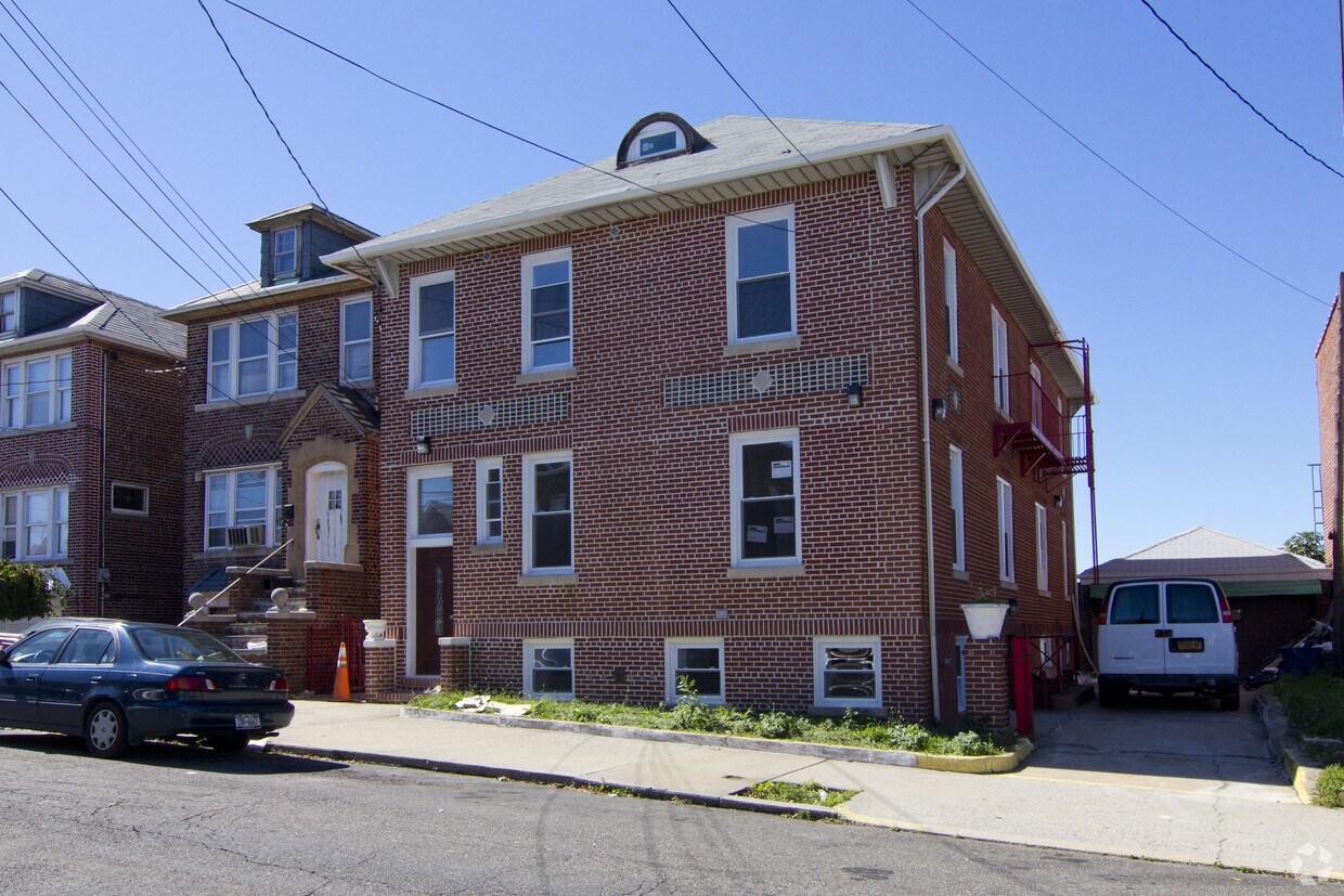 Primary Photo - 1727 Fowler Ave