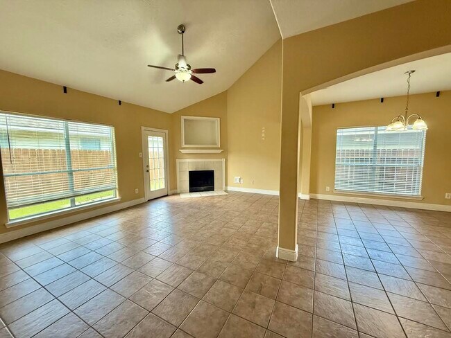 Building Photo - 17006 Maricella Cir