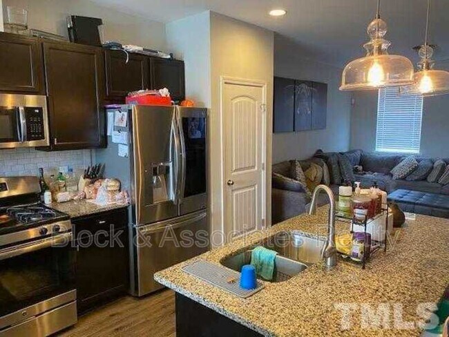 Foto del edificio - 6631 Perry Creek Rd