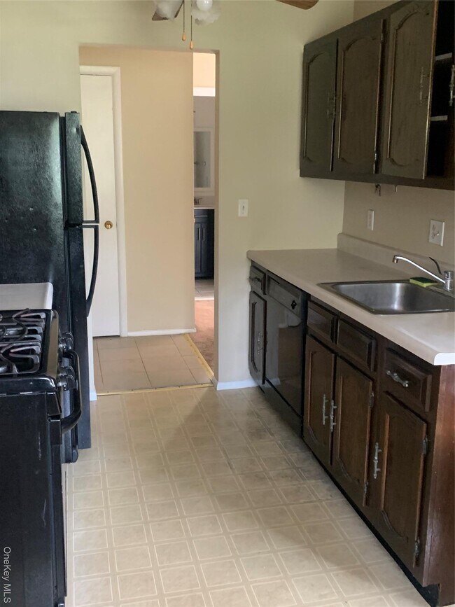 Foto del edificio - 23 Doxbury Ln