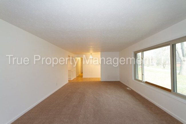 Foto del edificio - 916 Chevy Chase Ln