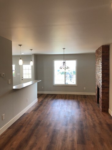 Building Photo - 539 Forest Ave