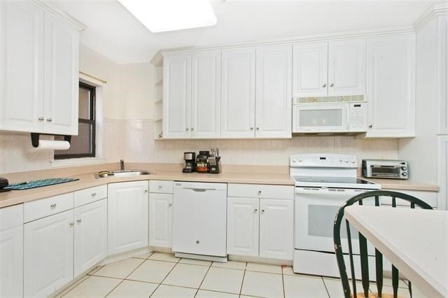 Foto del edificio - 8915 Bergenwood Ave