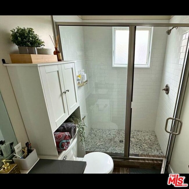 Foto del edificio - 1460 W 28th St
