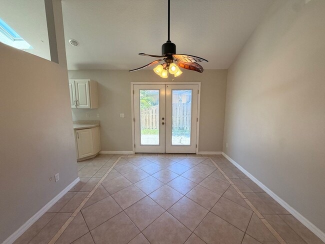 Building Photo - 527 Terrier Way