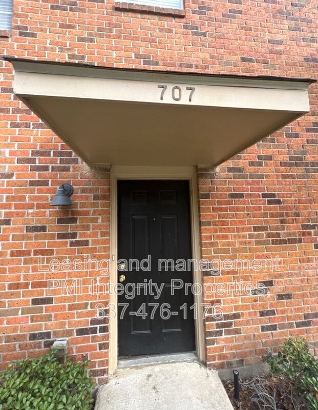 Building Photo - 710 E Boyd Dr