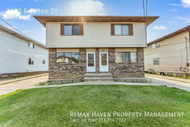 Building Photo - 1402 E 263, Euclid-  Stunning 3 bed, 1.5 b...