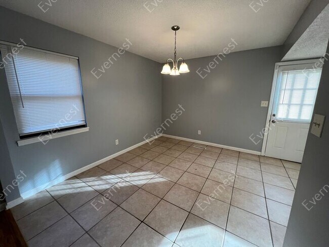 Building Photo - 933 Pine Hill Rd