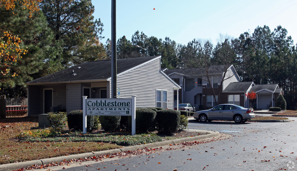 Primary Photo - Cobblestone Apartments