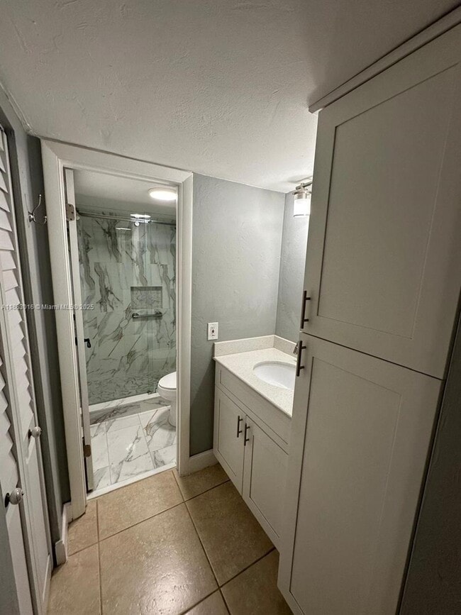 Building Photo - 13707 Kendale Lakes Cir