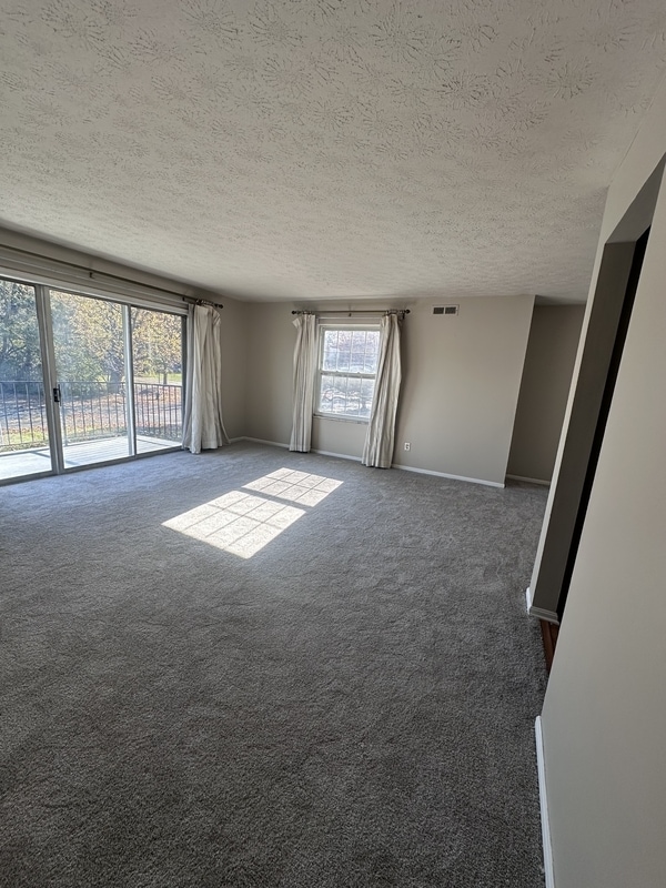 Foto del edificio - 1155 Charter Oak Ln