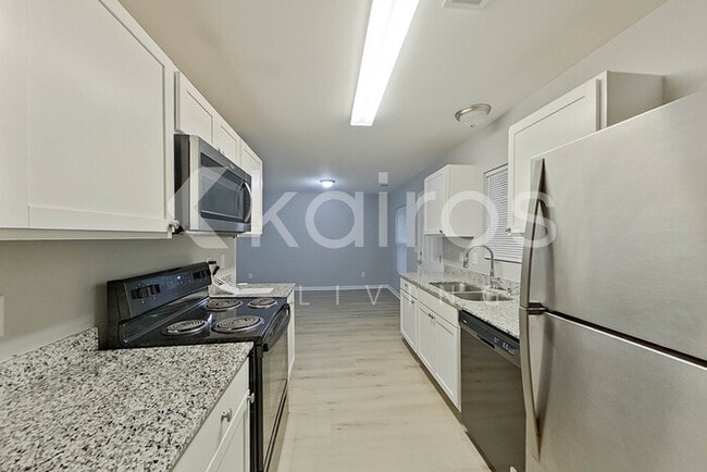 Building Photo - 945 Clayton Ct