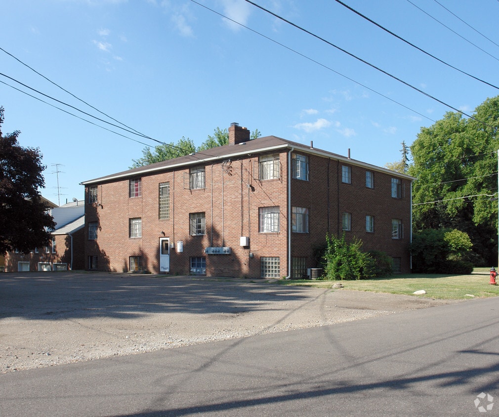 Primary Photo - 1828 Fulton Dr NW