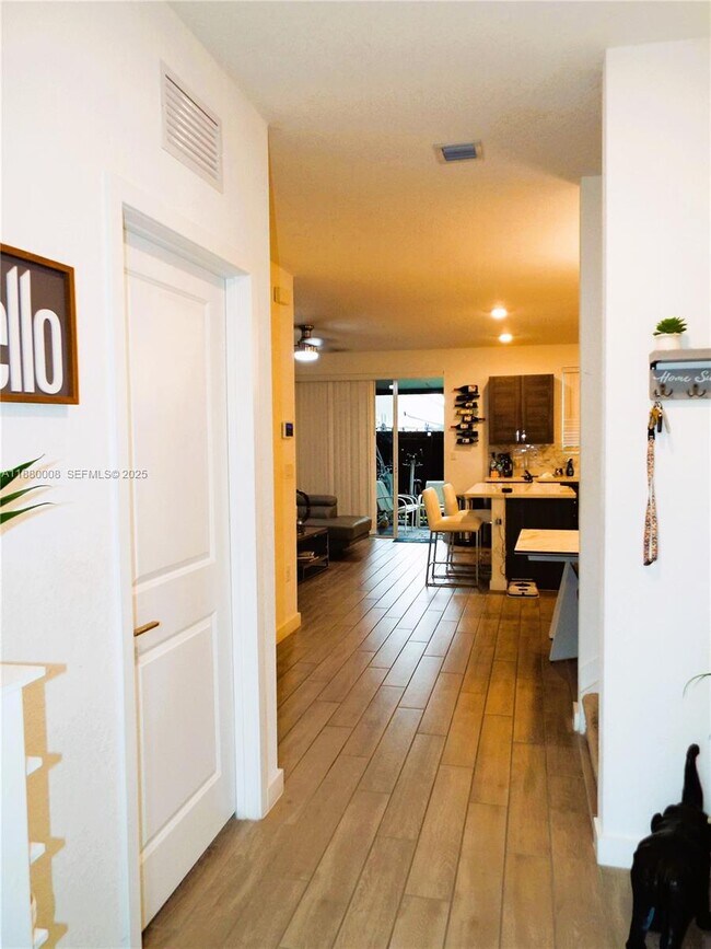 Foto del edificio - 2363 SE 11th St