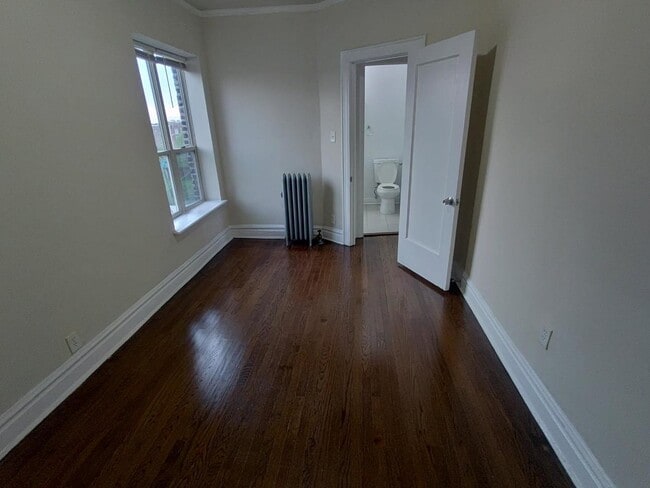 Building Photo - 5166 S King Dr