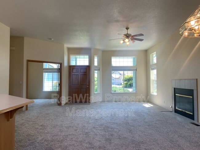 Building Photo - 2226 Blue Heron Ct