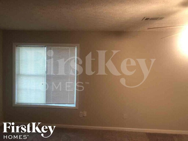 Foto del edificio - 319 Hills Point Rd