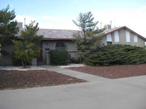 Building Photo - 4555 Sun Valley Dr