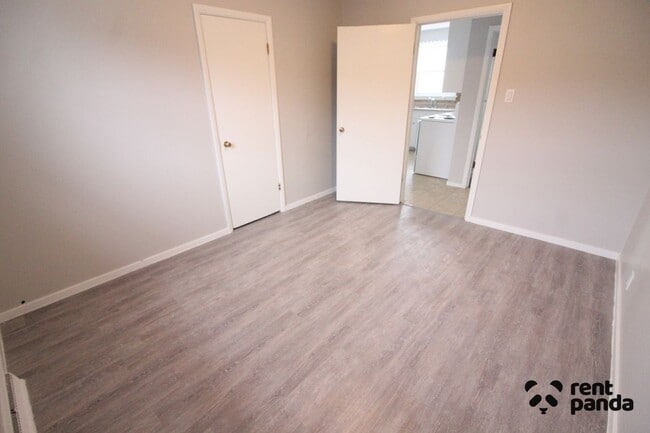 Building Photo - 2620 Victoria Ave E