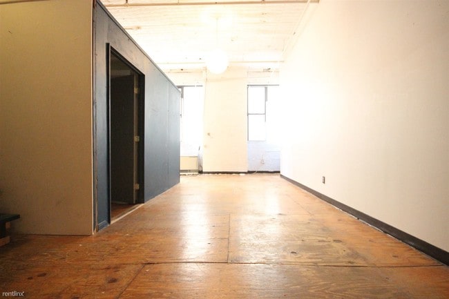 Building Photo - 1085 Willoughby Ave