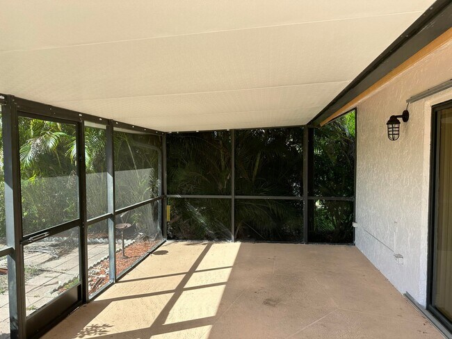 Foto del edificio - 9645 El Clair Ranch Rd