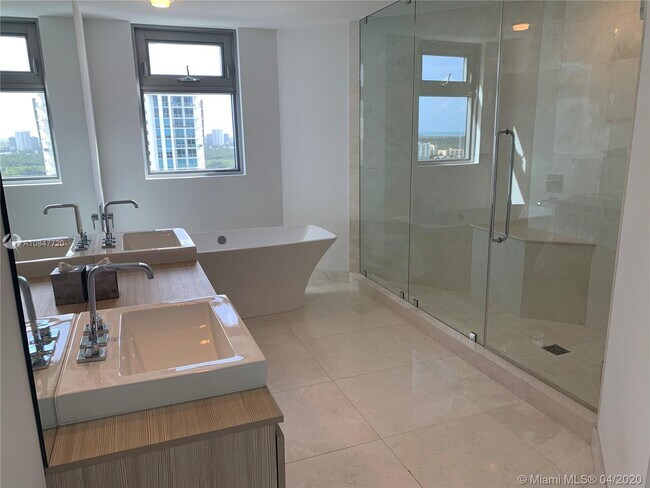 Foto del edificio - 17301 Biscayne Blvd