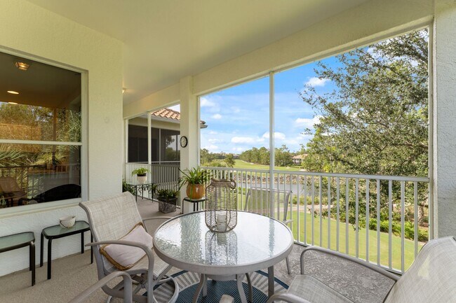 Foto del edificio - ** GOLF ENTHUSIASTS? ** PRESTIGIOUS VANDERBILT COUNTRY CLUB ** BEAUTIFUL 3 BED-2 BATH CONDO WITH ...
