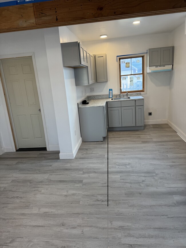 Building Photo - 36 Catskill Ave