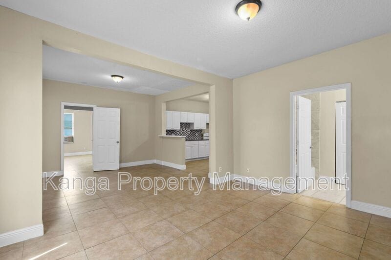 Photo - 3721 Henry Ave