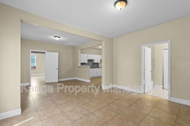 Photo - 3721 Henry Ave Apartment