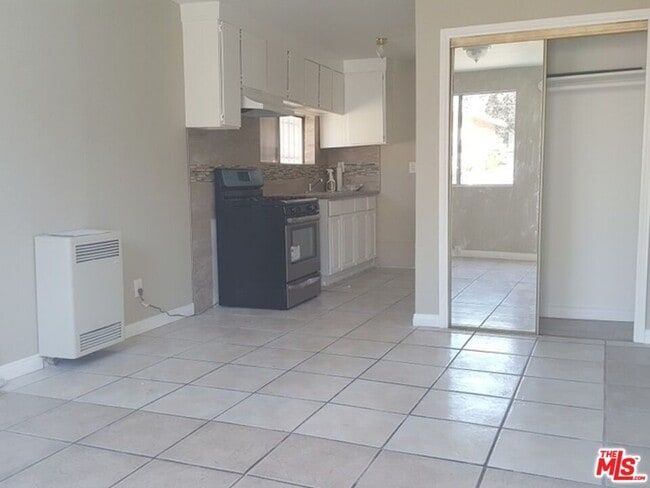 Building Photo - 3007 Sierra St