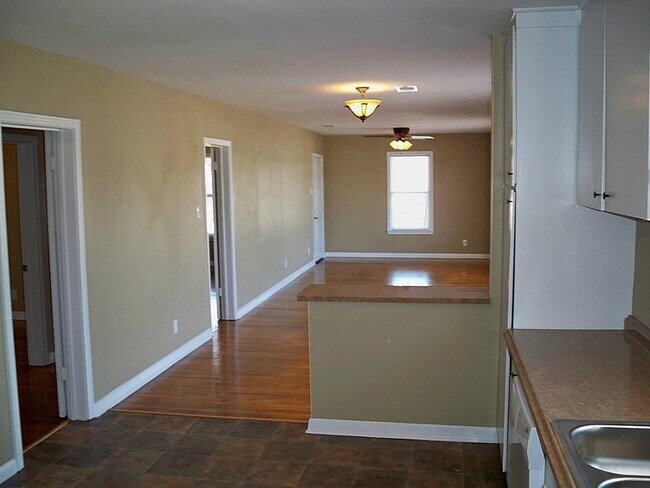 Foto del edificio - 2420 Eastman St