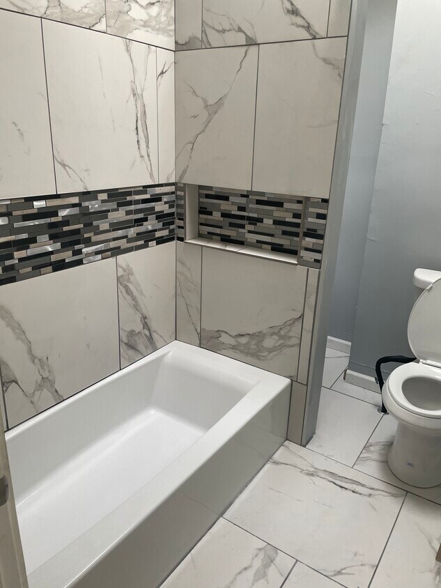 Bathroom - 1030 S Ithan St