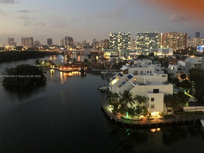 Foto del edificio - 400 Kings Point Dr