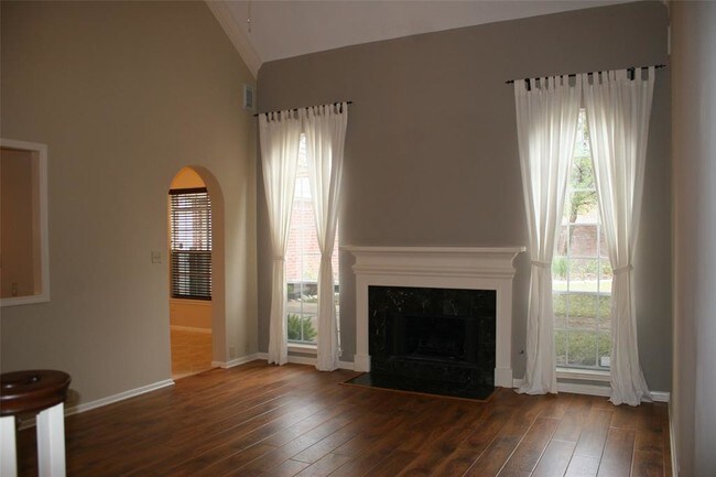 Building Photo - 1518 Briarbend Dr