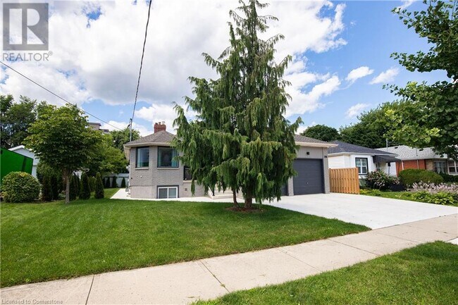 Photo du bâtiment - 358 E 43rd St