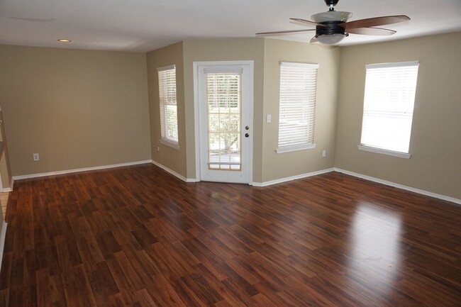 Building Photo - Residences at Sabal Point Spacious 2/2