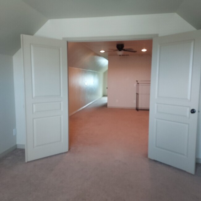 Building Photo - 1162 Silvercreek Wy