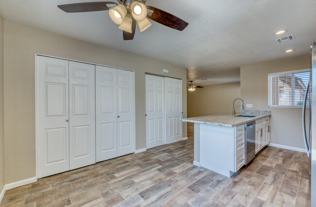 Foto del edificio - 520 W Tonopah Dr