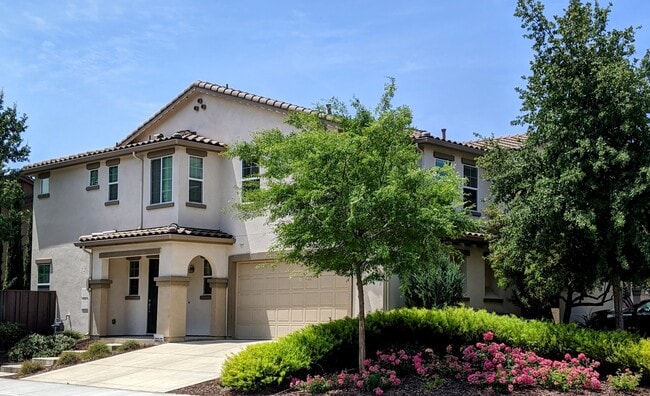 Timeless Architecture 2 - 15925 Piazza Way