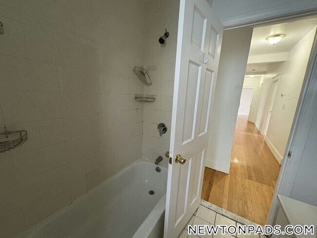 Foto del edificio - 62 Algonquin Rd