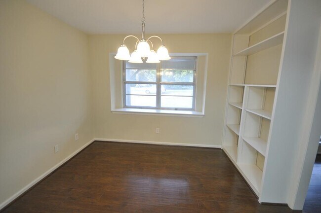 Foto del edificio - 7711 Dashwood Dr