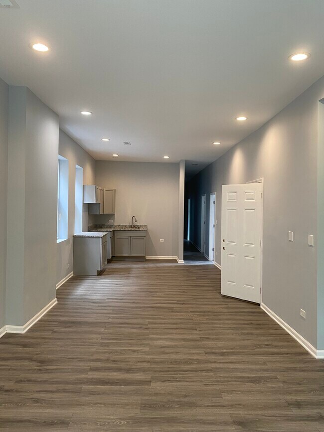 Kitchen - 6146 S May St