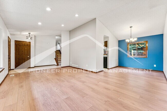 Foto del edificio - Amazing Home in Arvada with Central AC and...