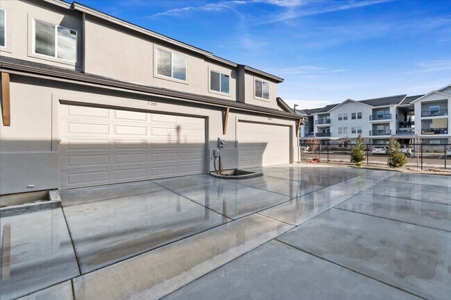 Foto del edificio - Brand New 3 Bed 2.5 Bath Townhouse With Many Amenities