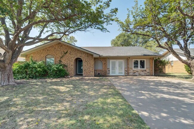 Building Photo - Spacious 3 bed 2 bath with Large Bonus Room!!