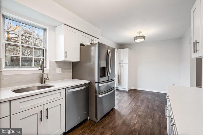 Building Photo - 10322 Castlehedge Terrace