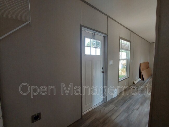 Foto del edificio - 7534 US-60