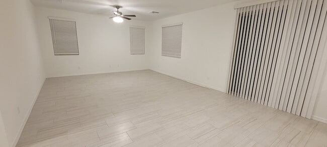 Great Room/Living Room - 9309 E Static Ave