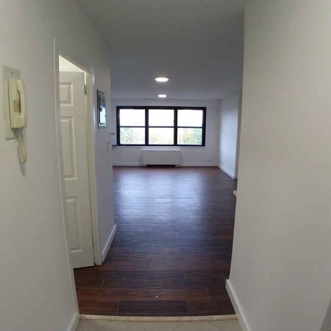 Building Photo - 285 Aycrigg Ave